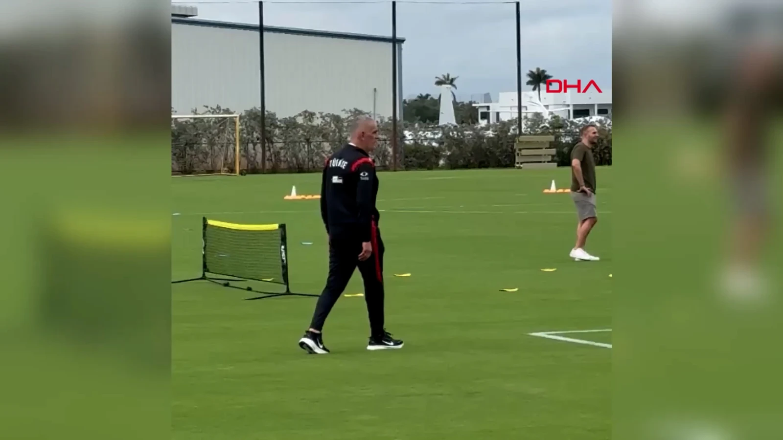 TFF Başkanı Hacıosmanoğlu, A Milli Takım'ın Miami'deki ilk idmanında sahaya indi