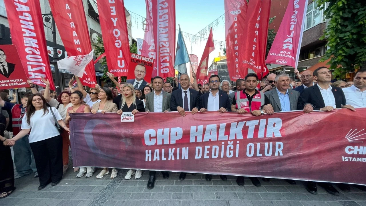 Bayrampaşa'da 'geçim, özgürlük, adalet, seçim' yürüyüşü