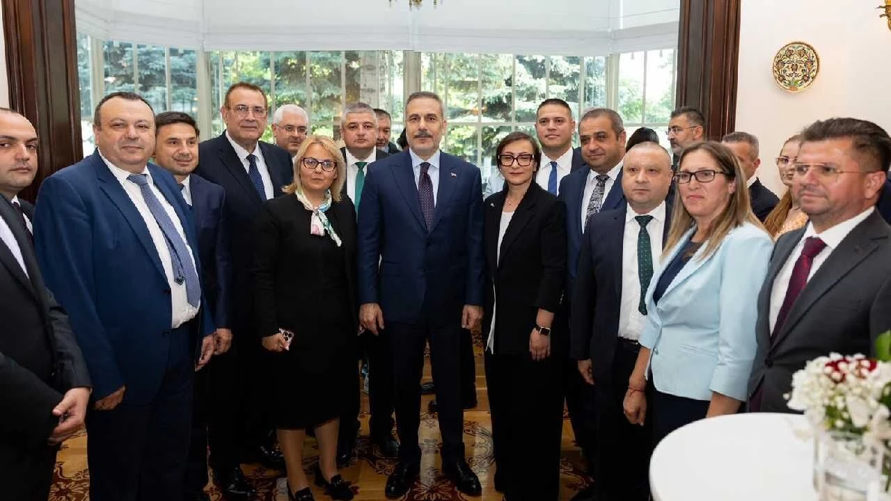Bakan Fidan, Bulgaristan'da Türk iş nsanları ve siyasetçilerle buluştu