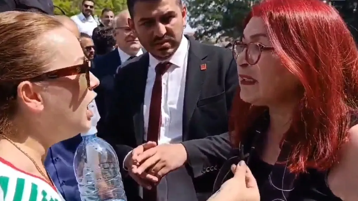 CHP'de gerilim sokağa taştı! İki kadın birbirine girdi: Hain kalleş!