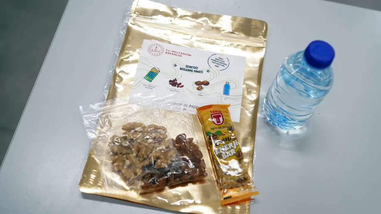 LGS öncesi okullarda hazırlıklar tamamlandı: Öğrencilere su, yulaf bar, ceviz ve kuru üzümlü 'beslenme paketi'