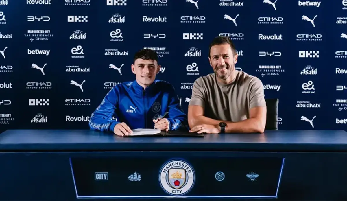 Phil Foden imzayı attı