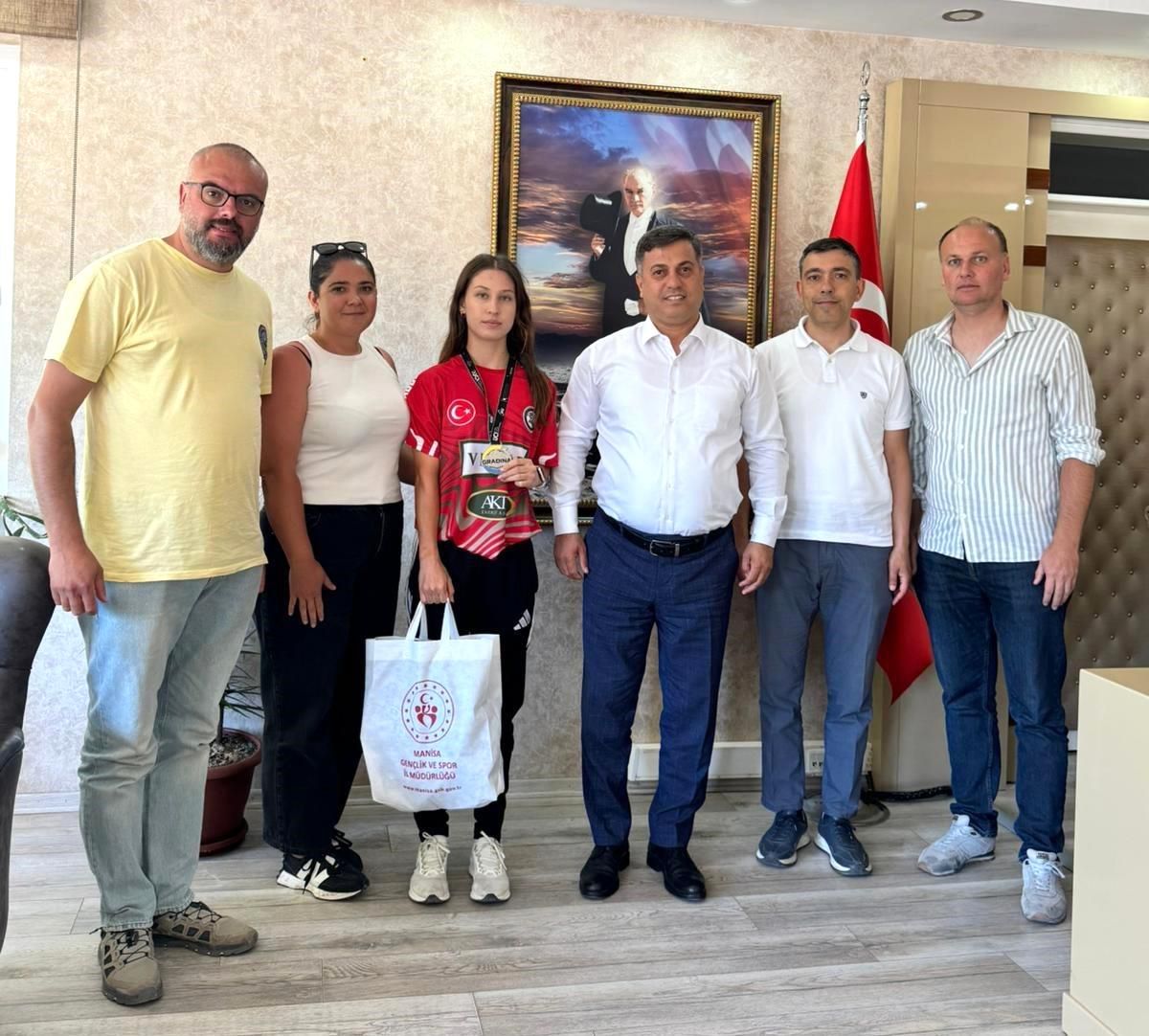 Balkan ikincisi milli sporcu Manisa'da da ödüllendirildi