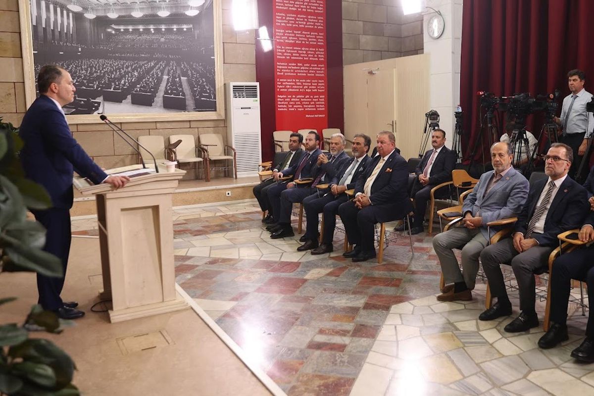 Erbakan, Hamaney'in cenaze töreninde neden ağladığını açıkladı