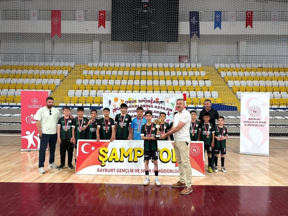 Bayburt'ta küçük erkekler futsal il birincisi belli oldu