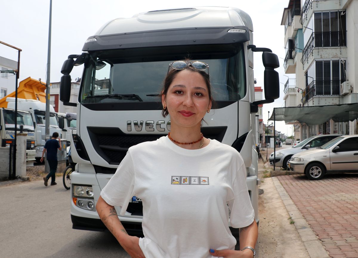 Begüm, memuriyeti bırakıp Avrupa yollarında TIR şoförü oldu