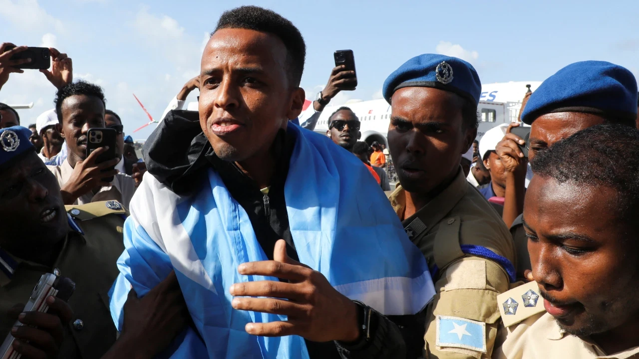 Hakem 'terör ilişkisi' nedeniyle ABD'ye alınmamıştı: Ülkesinde kahraman gibi karşılandı, Somalili hakem, Somalili Omar Artan