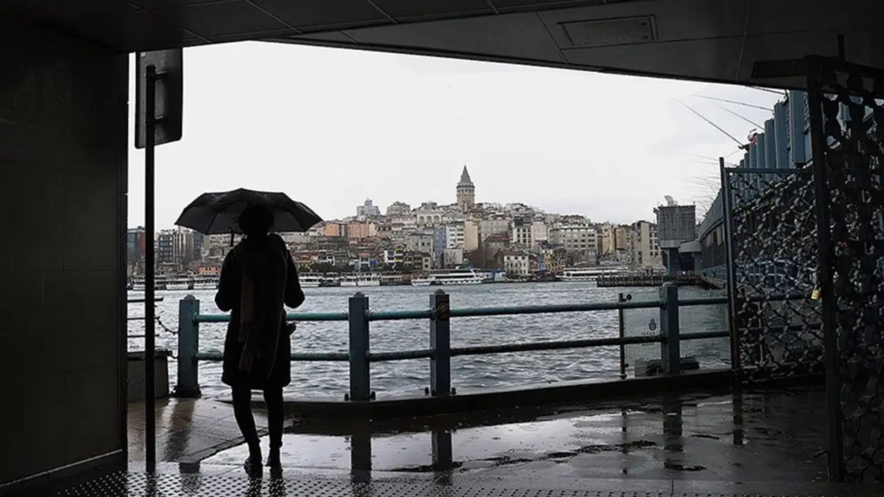 AKOM'dan saatli uyarı: İstanbul'a sağanak yağış geliyor