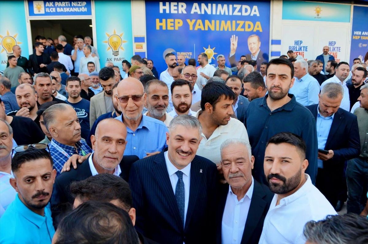 AK Parti Nizip İlçe Başkanlığına atanan Altunses göreve başladı
