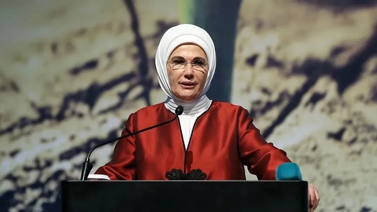 Emine Erdoğan: Eşsiz direnişi bir kez daha saygı ve minnetle andık