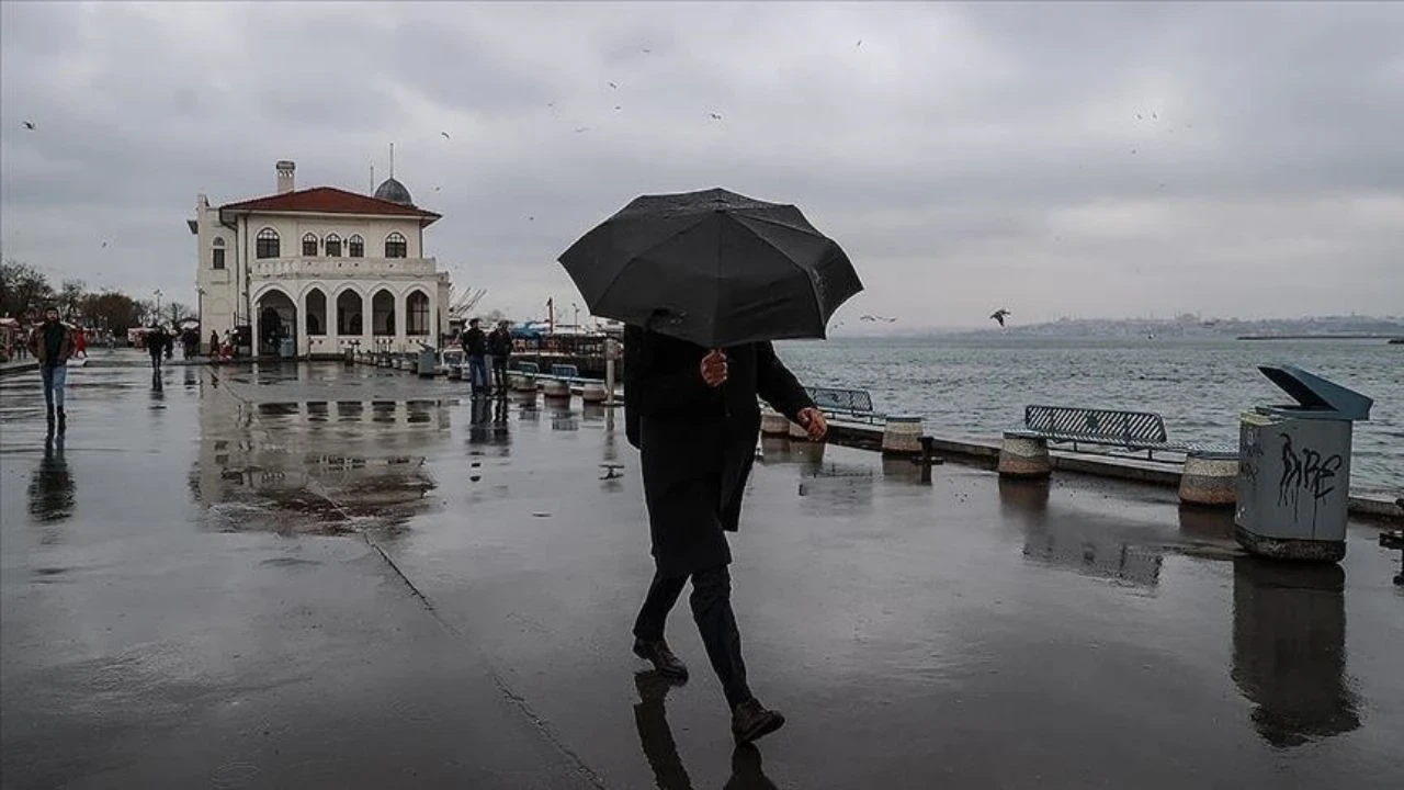 Yaz sıcakları tersine dönüyor! AKOM'dan haber var: İstanbul'da hafta sonu yağışlı geçecek