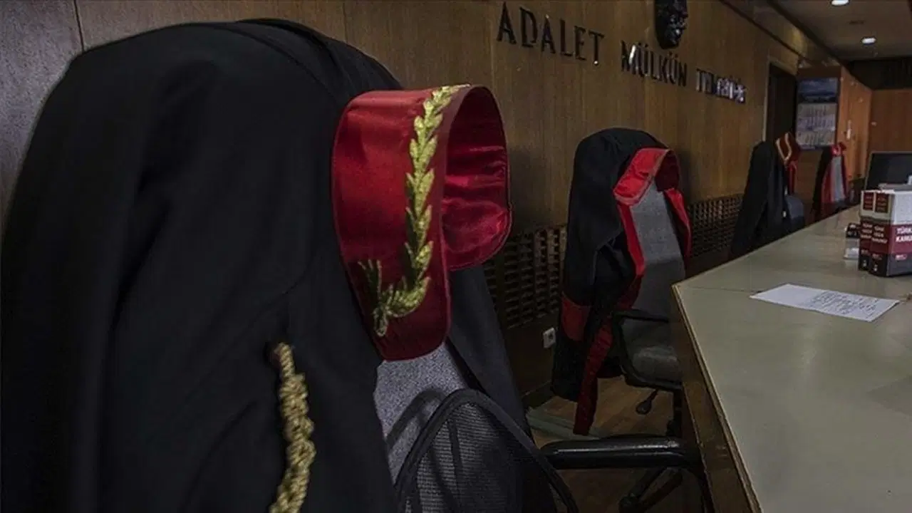 Savcı, duruşma sırasında kalp krizi geçirdi: Hayatını kaybetti