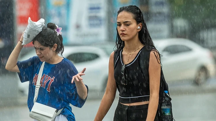 Dolu, sel ve yıldırım tehlikesi var: Meteoroloji'den 5 il için sarı kodlu alarm!