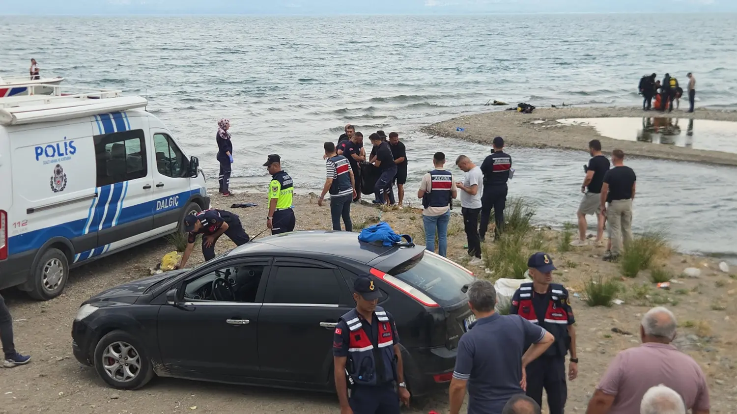 Gölde kaybolan gençlerden acı haber! Kıyıdan 30 metre uzakta bulundu