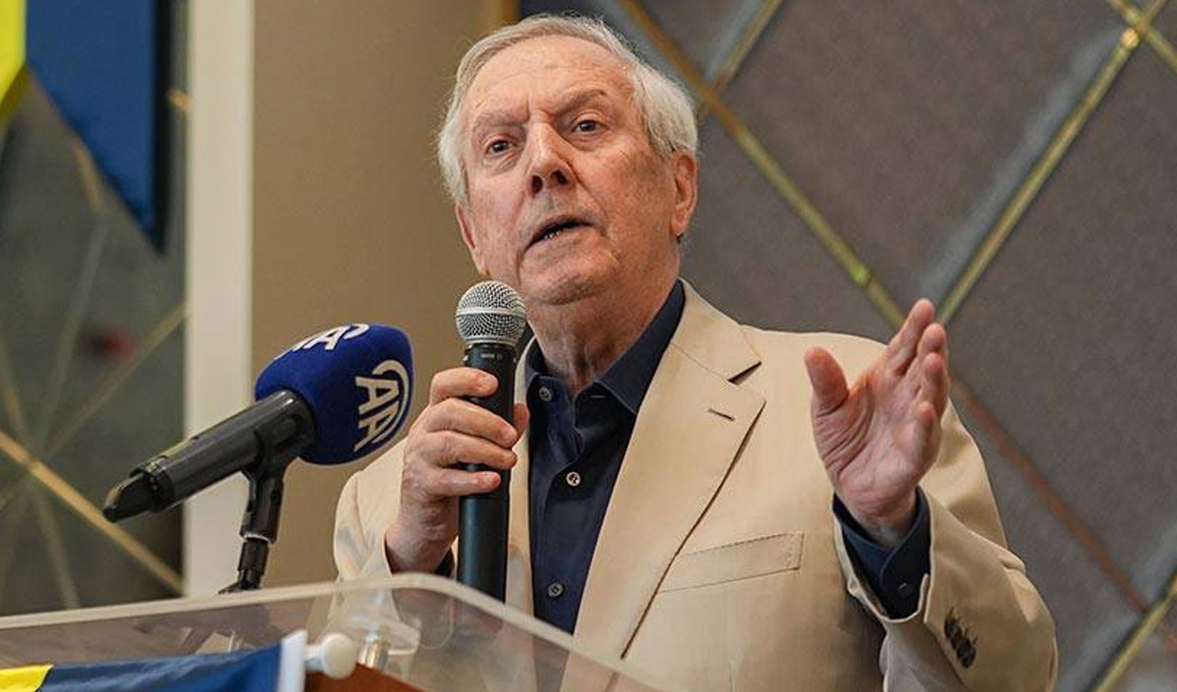 Fenerbahçeli futbolcudan Aziz Yıldırım'a telefon!