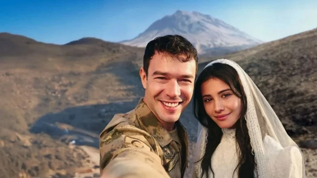 Sosyal medyada dedikodu çıkmıştı! Sevdiğim Sensin'in başrolleri Aytaç Şaşmaz ile Helin Kandemir aşk mı yaşıyor? Son nokta geldi