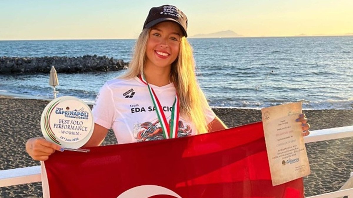 İzmirli yüzücü Eda Savcıgil'den tarihi başarı