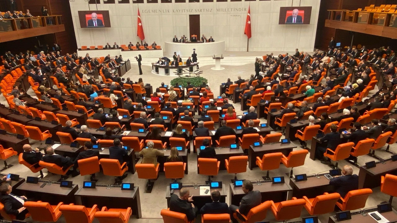 Meclis'te yoğun hafta: Emniyet'ten ilişiliği kesilenlere kadro müjdesi geliyor