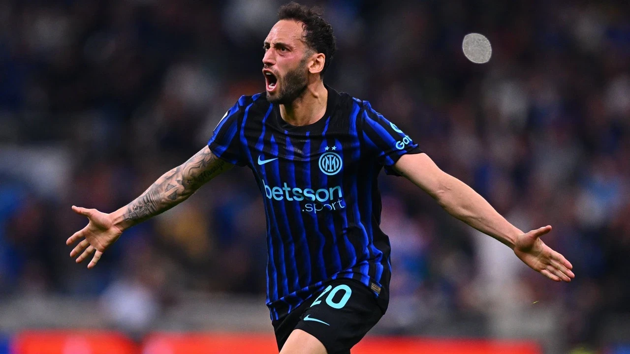Inter'den flaş Hakan Çalhanoğlu açıklaması: "Seneye de Beşiktaş'a yazarsınız"