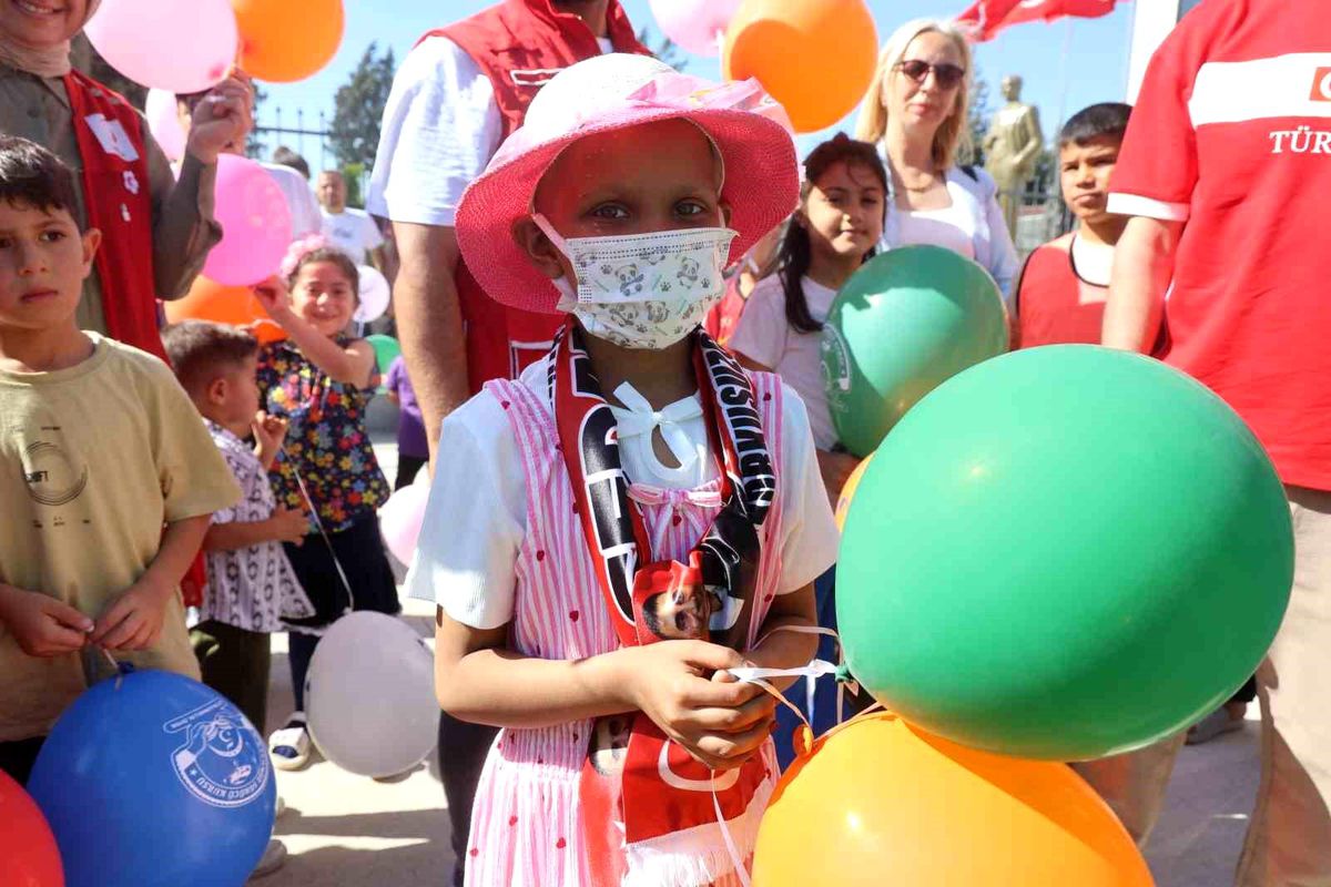 Doktorların yaşayamayacağını söylediği 8 yaşındaki Hülya'nın beyin tümörüne karşı geçirdiği başarılı ameliyat gökyüzüne..