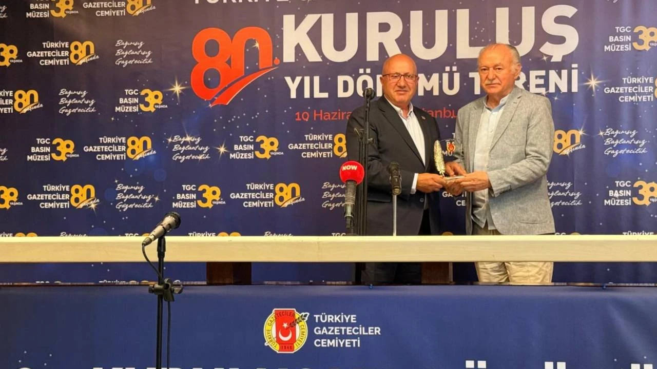 TGC'den gazetemiz yazarı Doğan Özgüden'e 'onur' plaketi