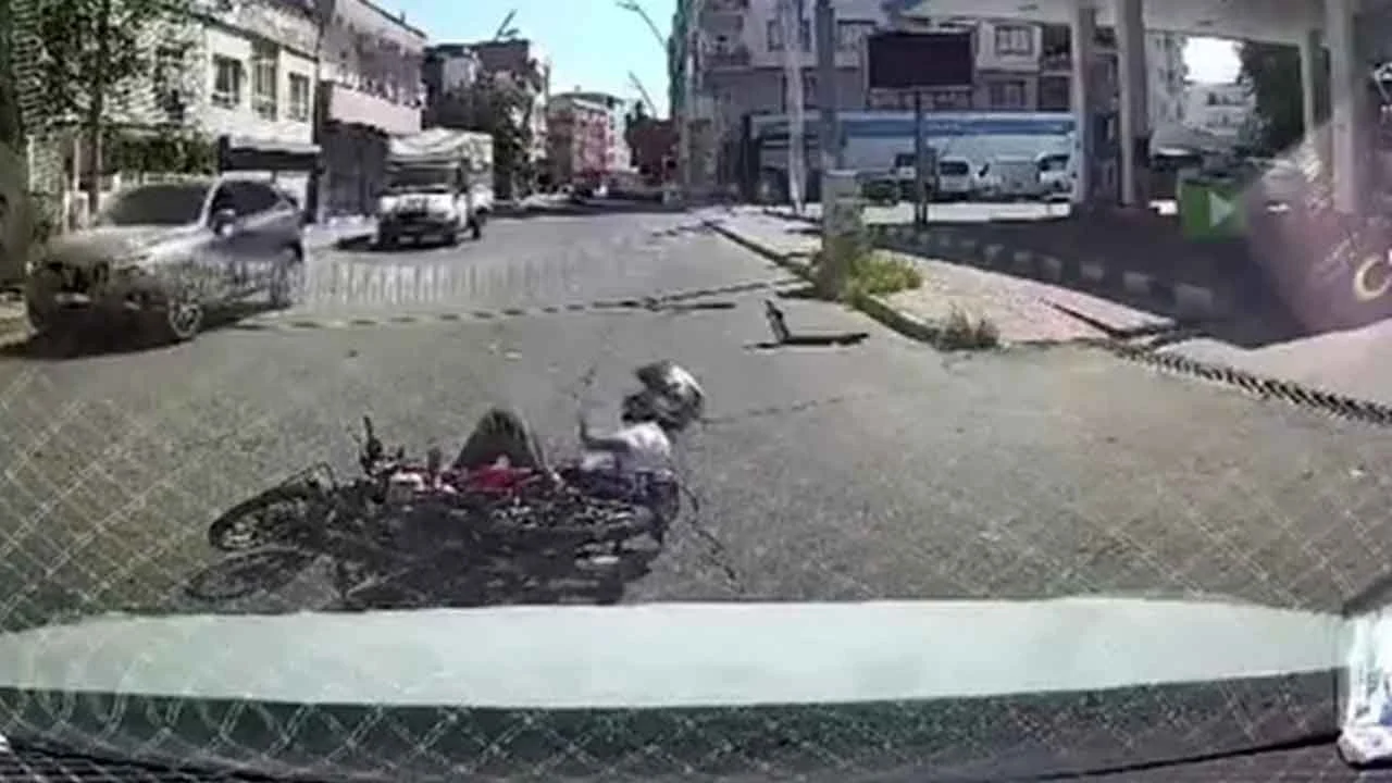 Batman'da feci kaza! Araç kamerası her anı saniye saniye kaydetti!