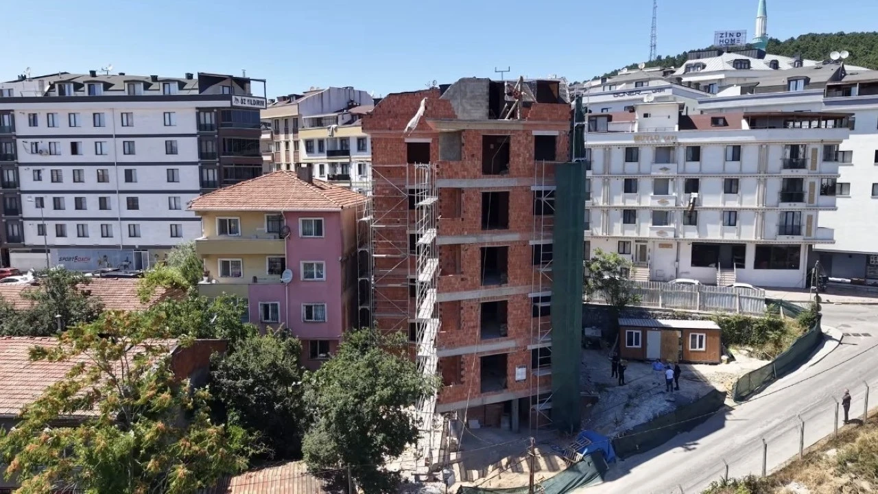 Çekmeköy'deki eğri bina... Belediye başkanı konuştu