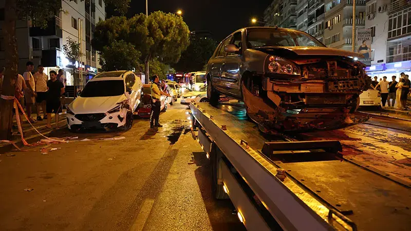 Seyir halindeyken kalp krizi geçirip park halindeki araçlara çarpan sürücü hastanede öldü