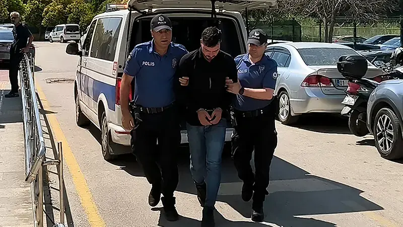 Uzman çavuş, tatil için geldiği kentte tartıştığı 2 kişiyi vurdu