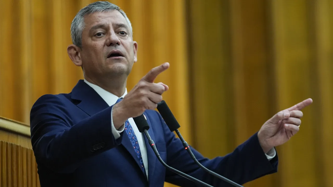 Özgür Özel'in yol haritası belli oldu! İşte yeni parti için son tarih