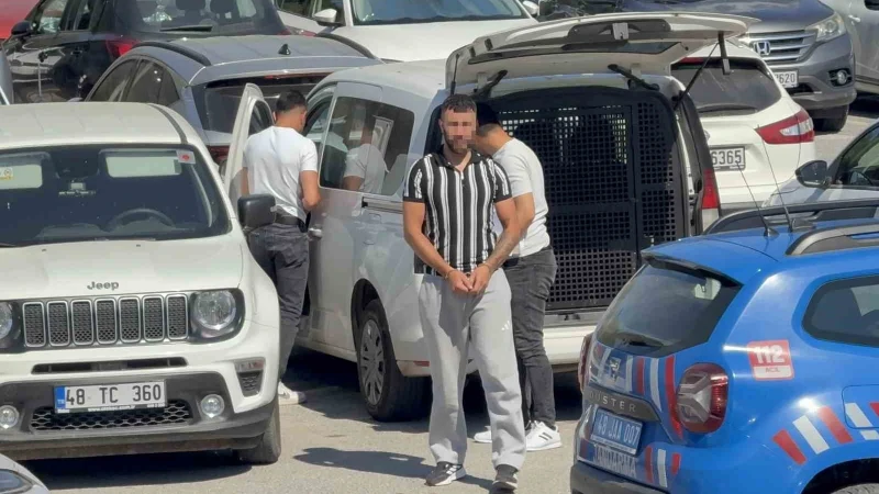 Bodrum’da peş peşe açılan ateşte yoldan geçen vatandaş yaralandı