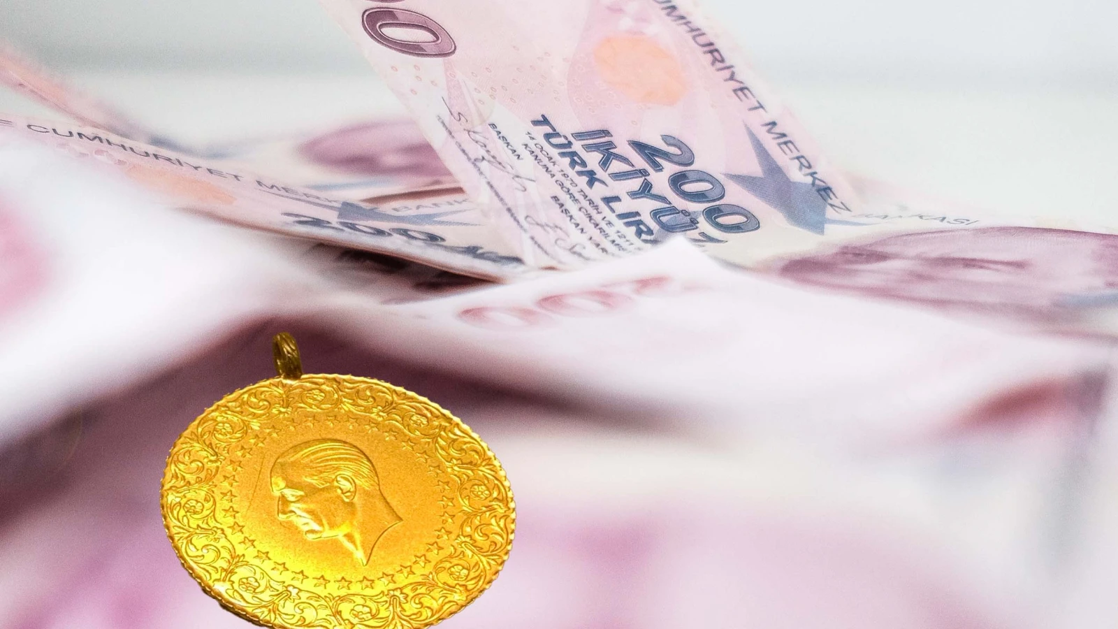 Altın haftayı düşüşle kapattı