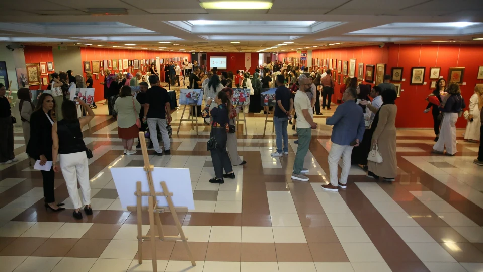 İzmir'de Filistin yararına karma sergi açıldı
