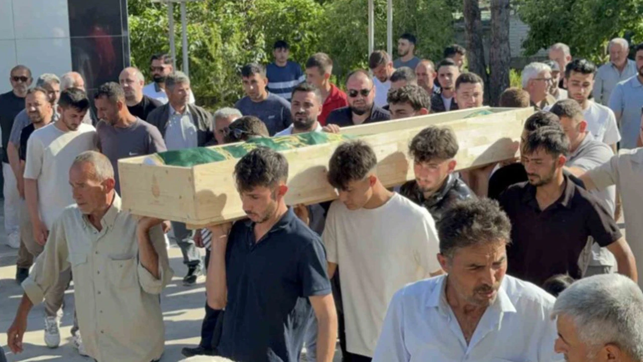 Lunapark faciasında ölen genç son yolculuğuna uğurlandı