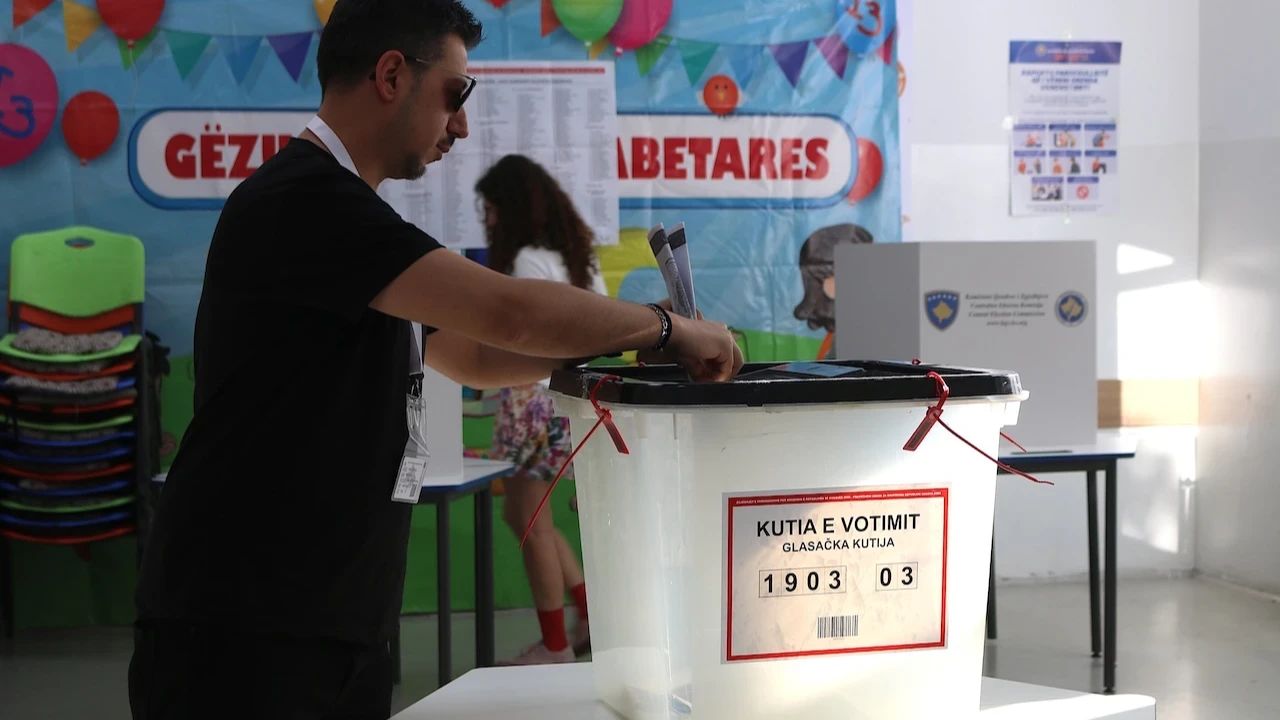 Kosova, erken seçim için sandık başında