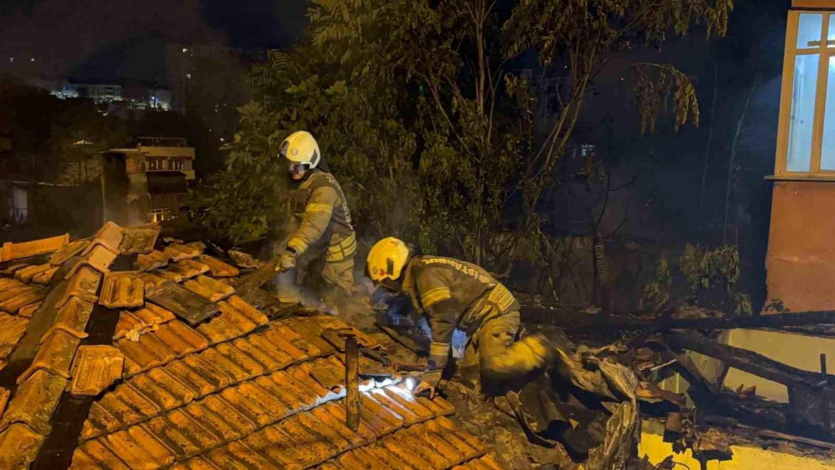 Gaziosmanpaşa'da 3 gecekondu alevlere teslim oldu