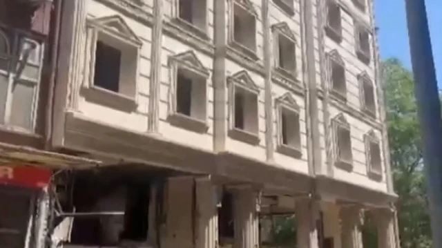 Afyonkarahisar'da yıkımı yapılan 9 katlı binada çökme meydana geldi