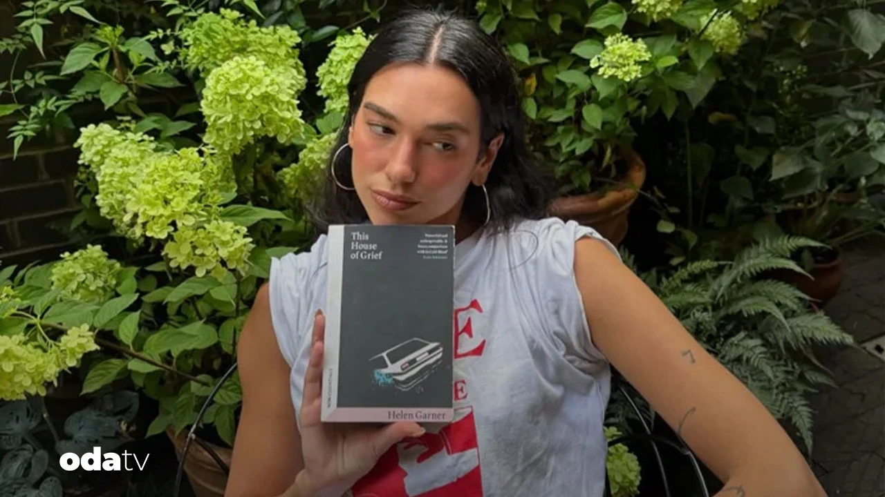 Dua Lipa Portekiz'de yasaklı kitaplar için kütüphane açtı