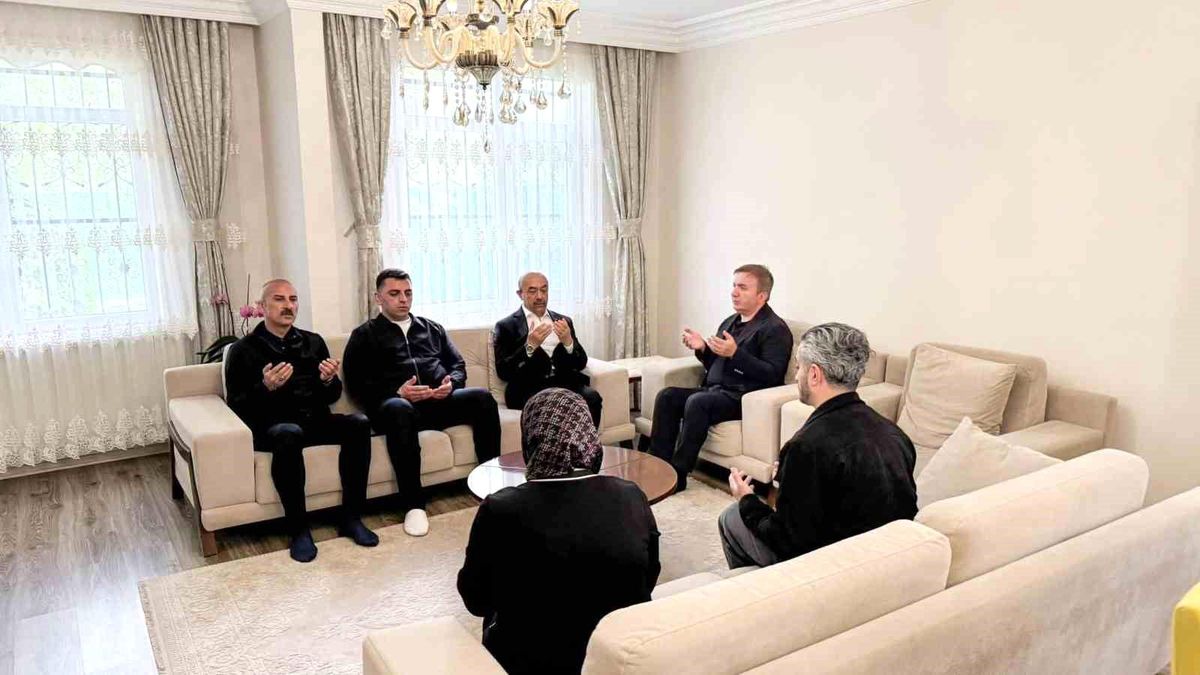 Vali Aydoğdu'dan İl Milli Eğitim Müdürü Kartal'a taziye ziyareti