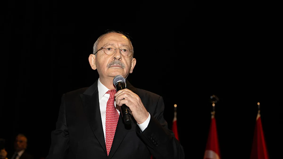 SON DAKİKA… Grup toplantısı öncesi Kemal Kılıçdaroğlu’ndan çarpıcı hamle: Odaları boşaltıldı isimleri tabeladan kaldırıldı!