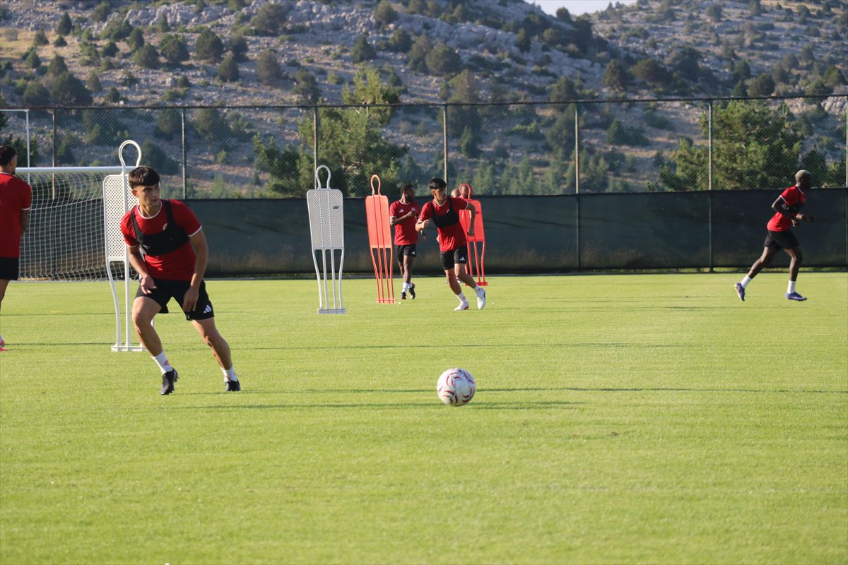 Antalyaspor Davraz'da kampa girdi