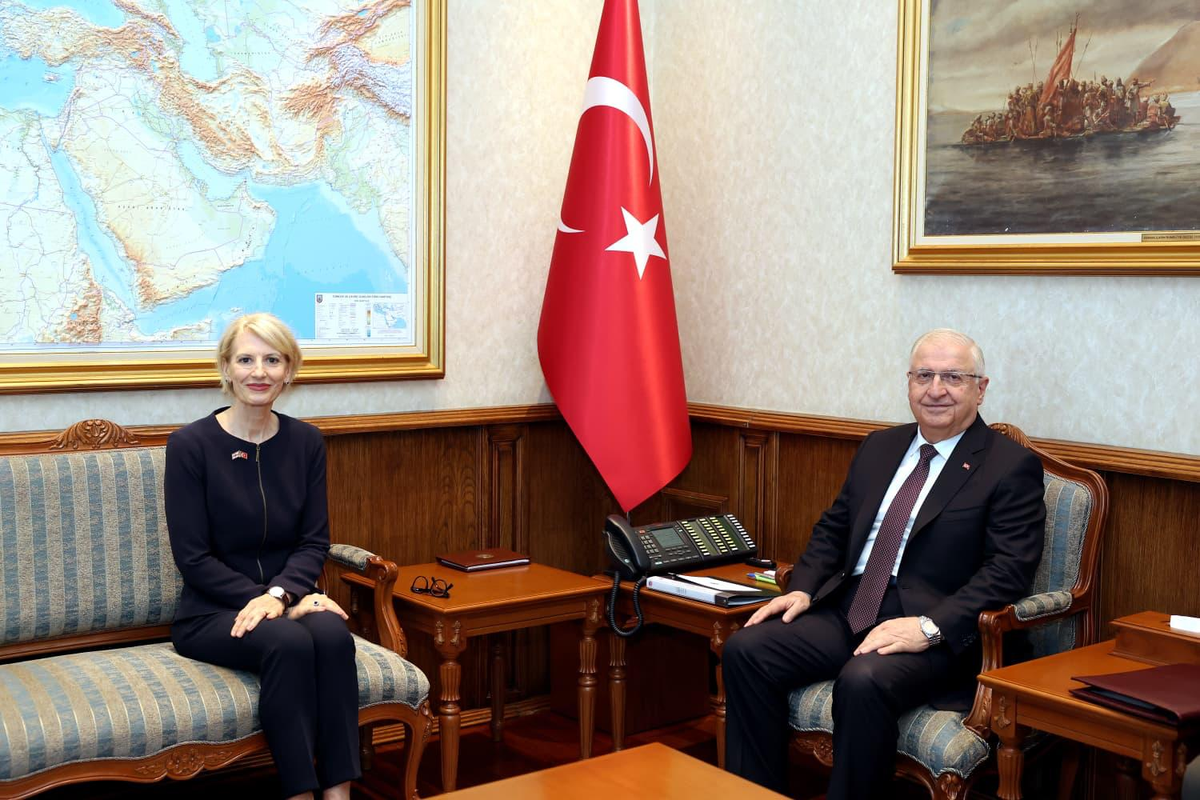 Bakan Güler, veda ziyaretine gelen İngiliz Büyükelçi Morris'i kabul etti