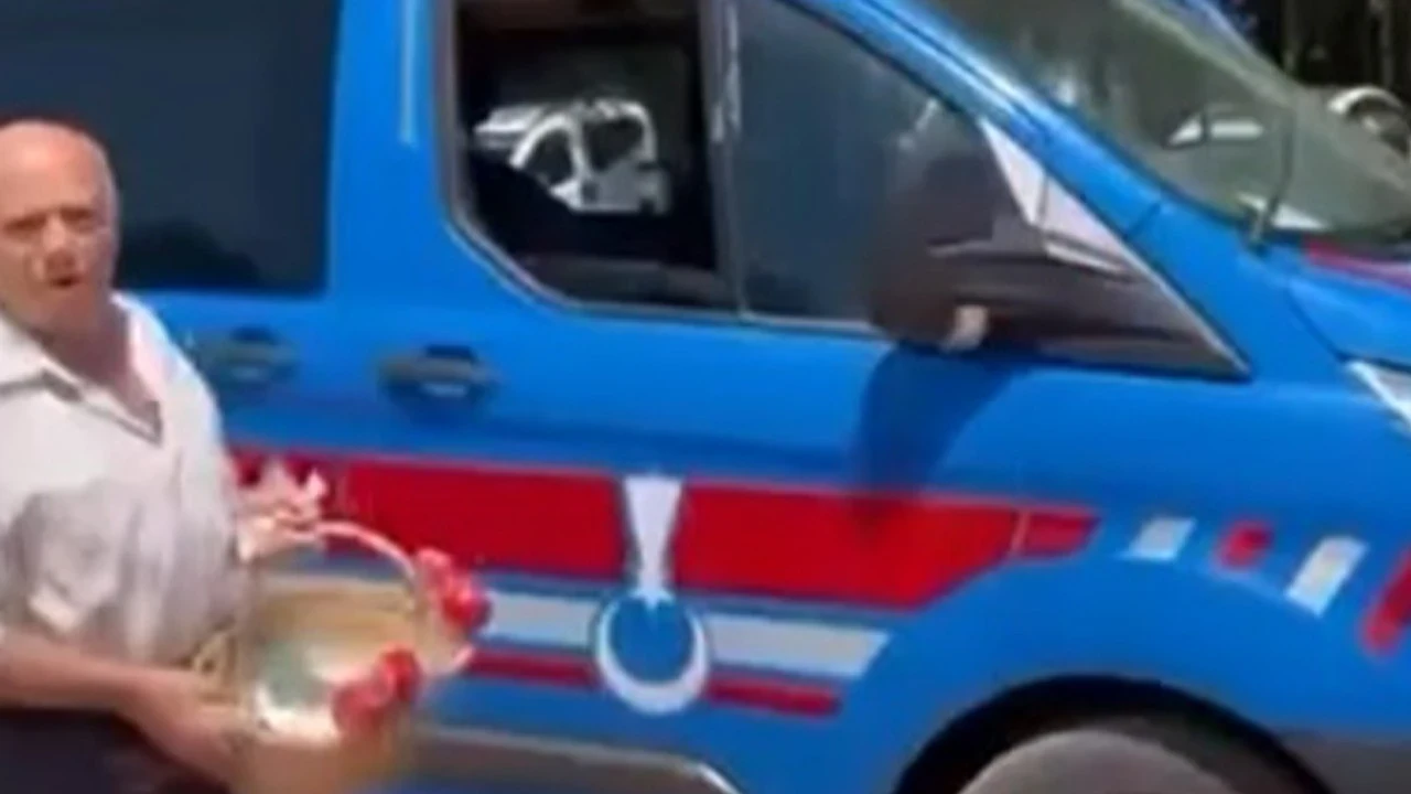Jandarma minik Ela’yı kıramadı: Yüzleri gülümseten anlar