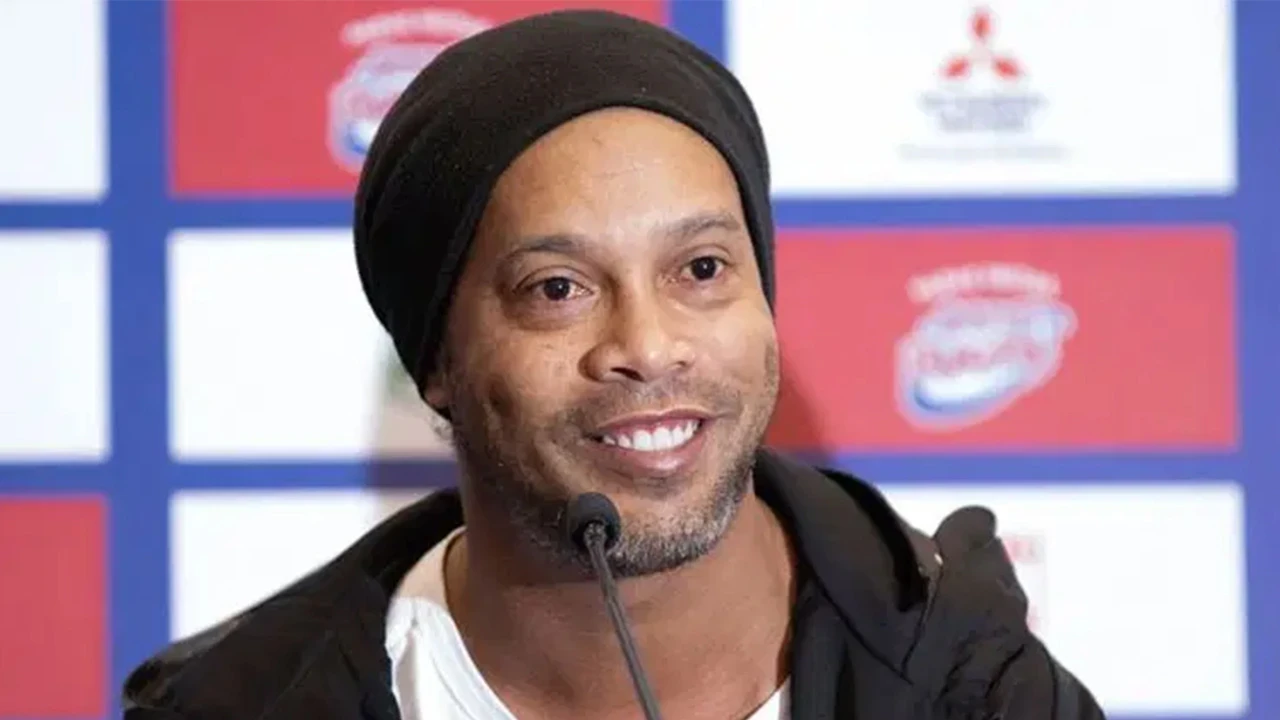 Ronaldinho 46 yaşındaki futbola geri döndü! İşte takımı