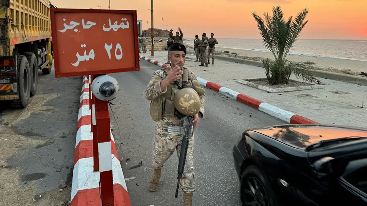 İsrail, Lübnan'da bir aracı hedef aldı: 2 kişi hayatını kaybetti