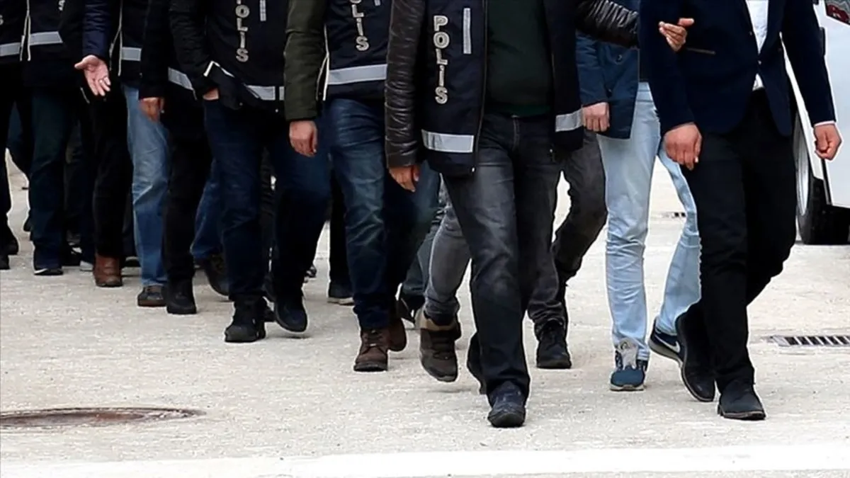 İzmir'de FETÖ soruşturması: 78 şüpheli hakkında gözaltı kararı