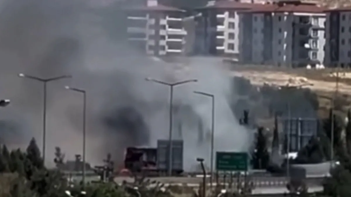 Gaziantep’te saman balyası yüklü tırda yangın
