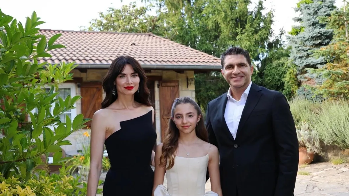 Kızının kadrajından Nefise Karatay! 50 yaşındaki eski Türkiye güzeli genç kızlara taş çıkardı!