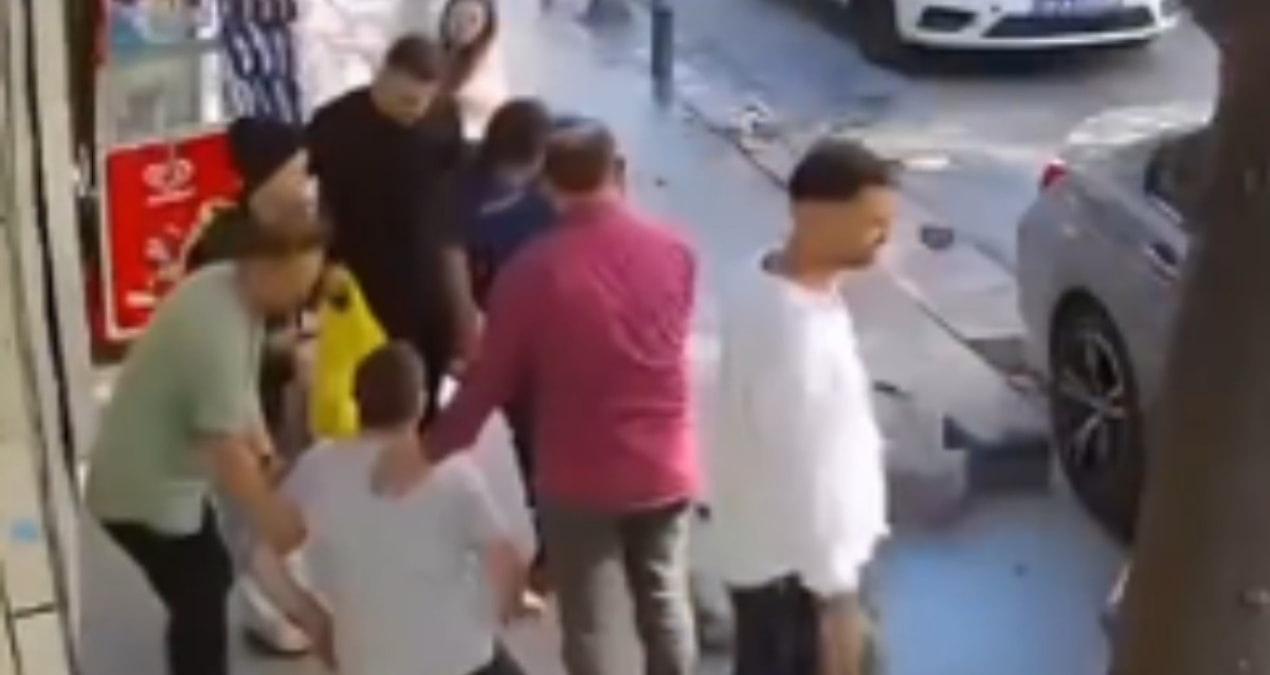 Vicdansız sürücü çarptığı adamı bıraktı arabasını kontrol etti