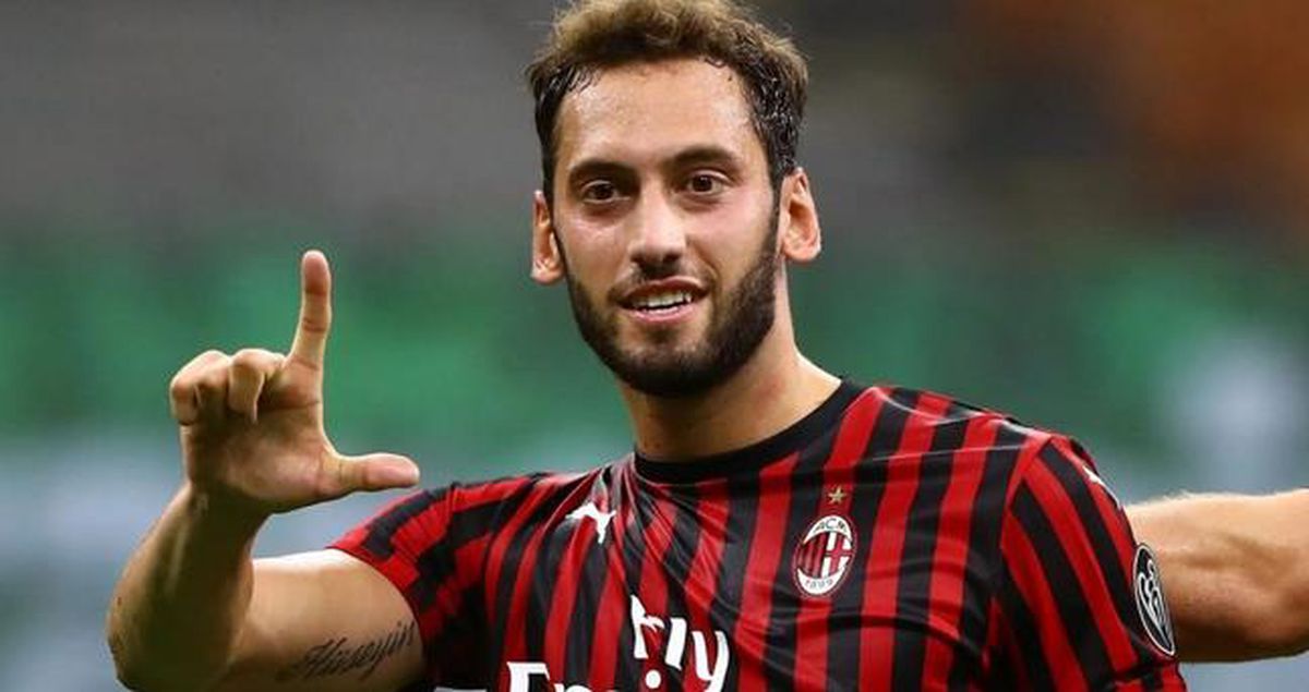 Hakan Çalhanoğlu kimdir? Orta saha Hakan Çalhanoğlu kaç yaşında, nereli, hangi takımda oynuyor?